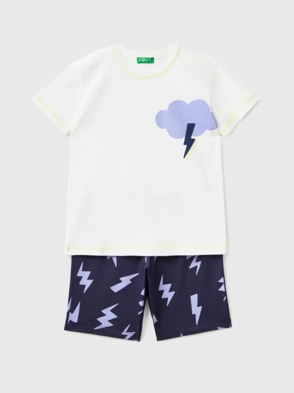 Pyjamas with bright details